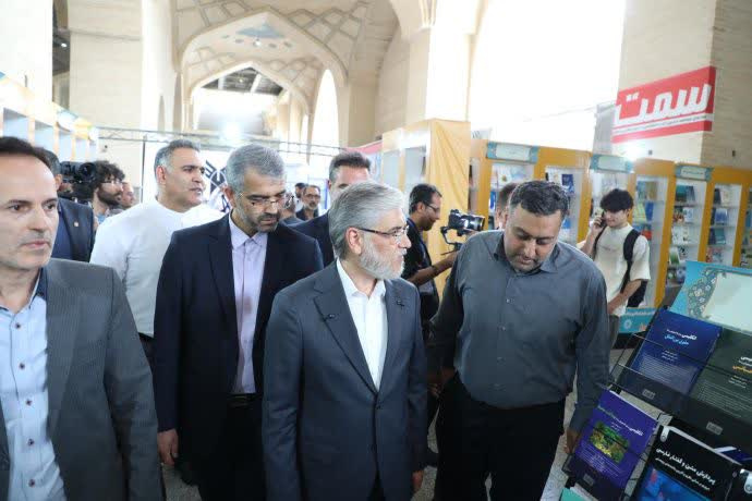 بازدید وزیر علوم، تحقیقات و فناوری از غرفه دانشگاهی «سمت»
